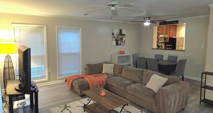 3 Bedroom 2 Bathroom Cozy, Condo in Laurel, Maryland - Central Location