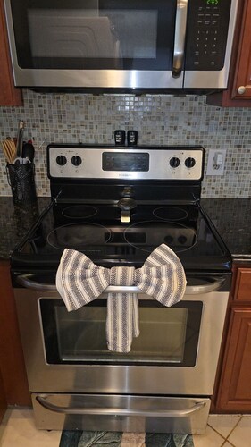 3 Bedroom 2 Bathroom Cozy, Condo in Laurel, Maryland - Central Location