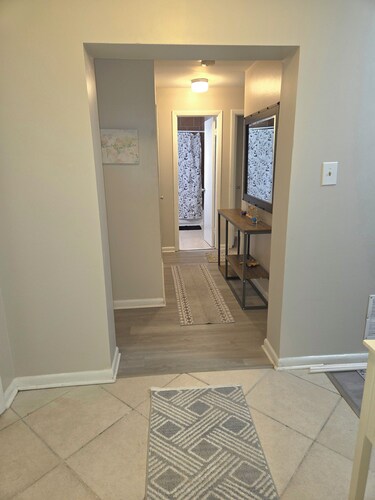 3 Bedroom 2 Bathroom Cozy, Condo in Laurel, Maryland - Central Location