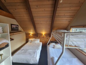 Internet, bed sheets - Aframe Family Suite, Downtown, Free Breakfast (Mammoth Lakes)