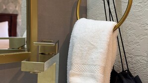ヘアドライヤー、タオル