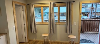 Jr King Suite, No cleaning fee, Hot Breakfast