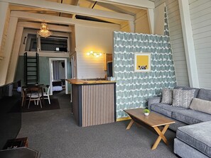 Fernseher, Kamin, Videospiele, Tischfußball