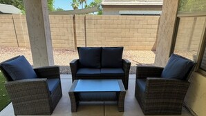 An outdoor patio area with wicker furniture, including a sofa and two armchairs, and a small table. - Charming 3-bedroom house upscale neighborhood with WiFi, AC in awesome Glendale (Glendale)