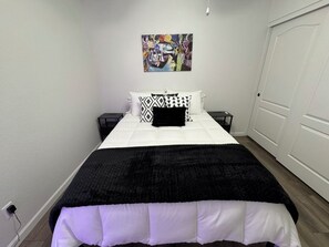 3 bedrooms, iron/ironing board, WiFi, bed sheets