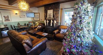 Downtown 2 Queen Suite, Free Breakfast!