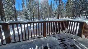 A wooden deck with snow-covered railings overlooking a snowy forest. - 2 Queen Suite, Huge Deck, Free Breakfast! (Mammoth Lakes)