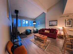 TV, fireplace, DVD player, books - 1-Bedroom Retro Condo Near Eagle Lodge Jacuzzi (Mammoth Lakes)