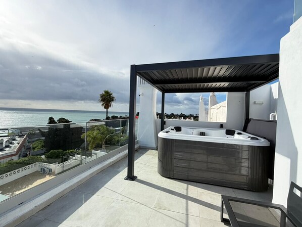 Outdoor spa tub - #285 Vista do Mar By Home Holidays (Albufeira)
