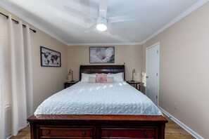 3 bedrooms, desk, iron/ironing board, travel crib
