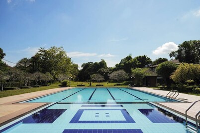 Family friendly full house (3 AC bedrooms) near to airport with gated community.