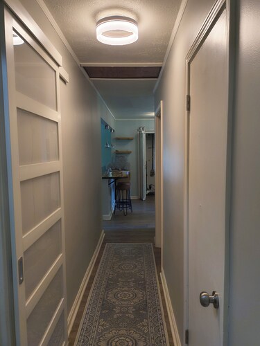 3-bedroom house in lovely Hillsborough with WiFi, AC, EV charger outlet, & solar