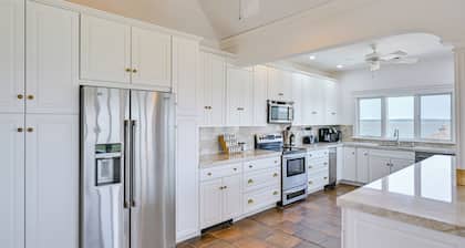 Waterfront Westhampton Haven: Pool & Private Beach