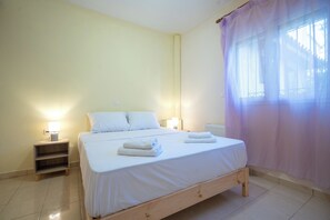 2 chambres, fer et planche à repasser, Wi-Fi, draps fournis