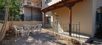 Sunny Retreat in Artemida by ΜΡS