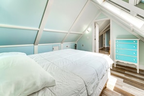 3 habitaciones, escritorio, acceso a internet y ropa de cama