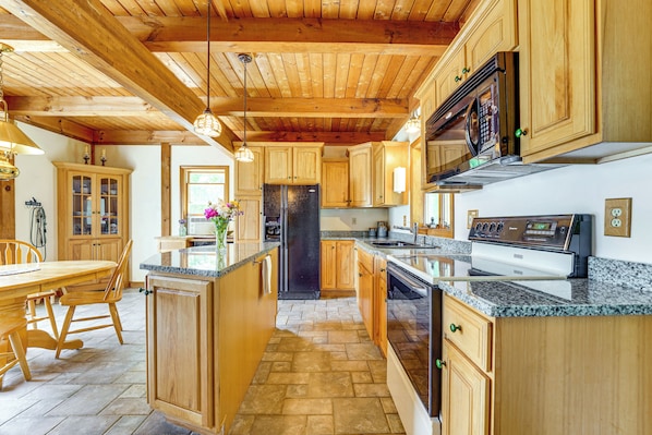 Refrigerador, microondas, placa de cocina, lavavajillas