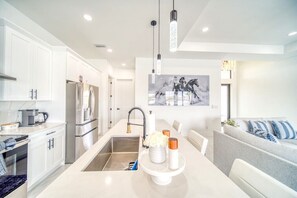 Mikrowelle, Ofen, Herdplatte, Geschirrspüler