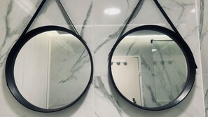 Shower, hair dryer, towels, soap - Fabulous accommodation, with good times ahead. (Mulhouse)