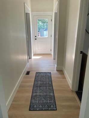 Interior - 3 bedroom 2 bath home in west Dickson with beautiful views! (Dickson)