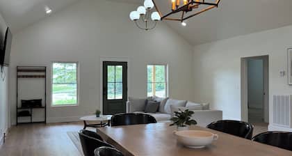 Peaceful Pastures — Spacious Quiet 3BR Countryside Retreat