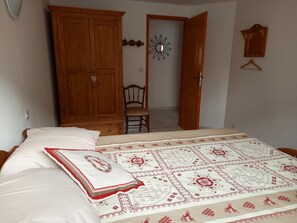 3 bedrooms, desk, free WiFi