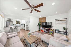 TV - Westinghouse Park Retreat (San Diego)