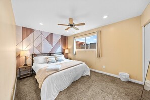 3 عدّة غرف نوم ومكواة/لوح كي وخدمة الإنترنت وملاءات أسرّة