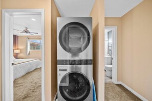 3 bedrooms, iron/ironing board, Internet, bed sheets