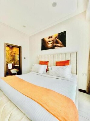 Tabla de planchar con plancha, wifi y ropa de cama