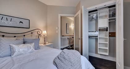Private 1 Bed/1 Bath Suite in Cadboro Bay Area Close to UVic