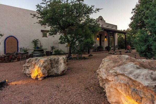 Terrace/patio - Resort Style S/W Home on 3 Acres. Views, Pool, Outdoor Fireplace (Bulverde)