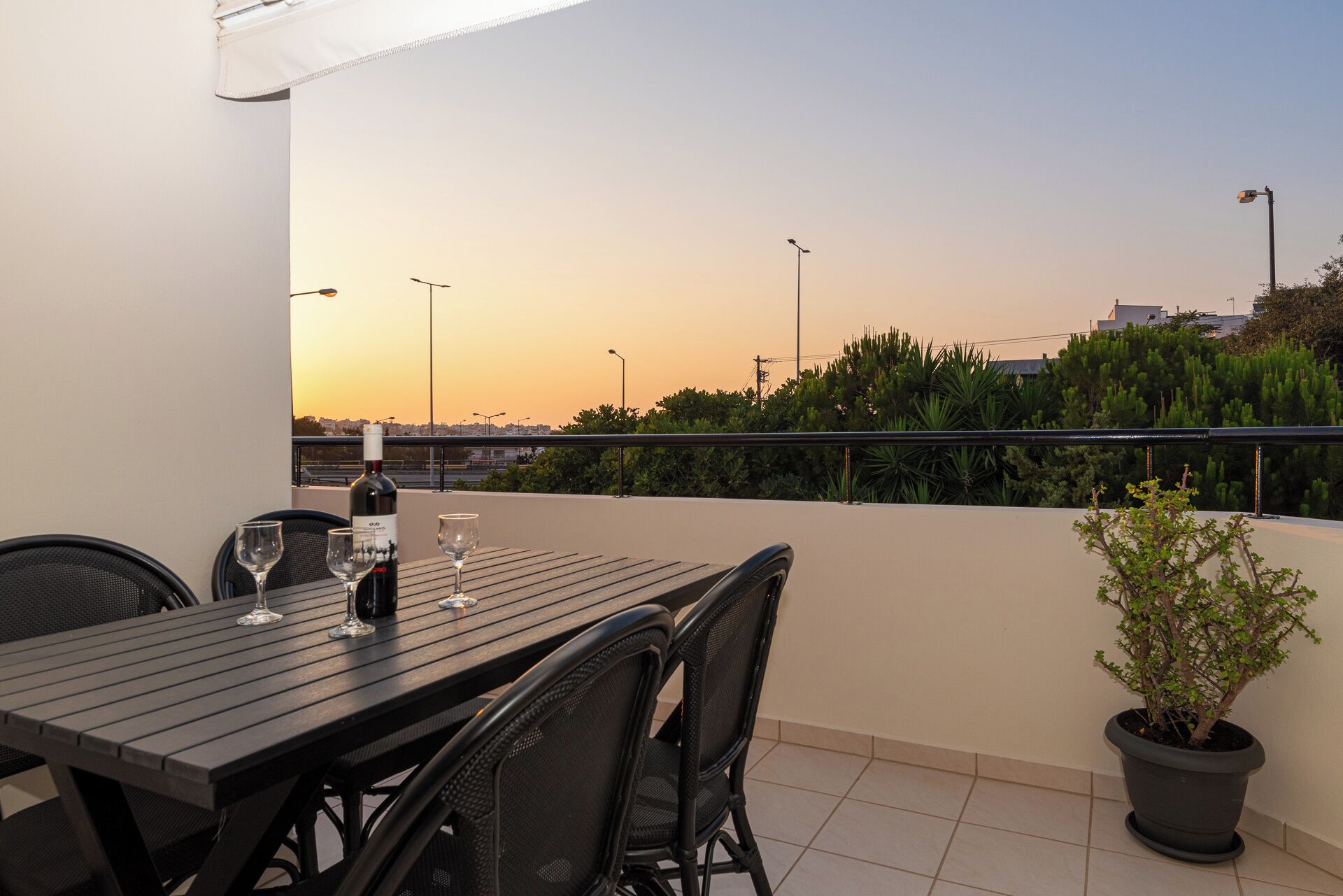 屋外ダイニングエリア