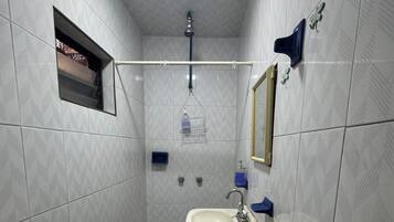 Departamento clásico | Baño | Toallas, jabón, papel de baño