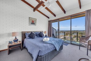 2 bedrooms, iron/ironing board, Internet, bed sheets