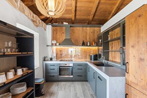 Frigorífic, microones, forn i placa de cuina 