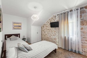 4 habitaciones, tabla de planchar con plancha y wifi gratis 
