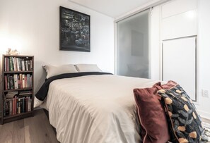 1 bedroom, iron/ironing board, free WiFi, bed sheets - Private Room in Art, Loft Style Condo in Toronto! (Toronto)