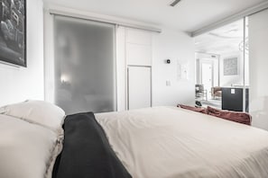 1 bedroom, iron/ironing board, free WiFi, bed sheets - Private Room in Art, Loft Style Condo in Toronto! (Toronto)