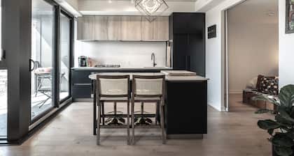 Private Room in Art, Loft Style Condo in Toronto!