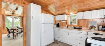 Waterfront 3-Bedroom Cottage with Hot Tub, Fire Pit, Kayaks