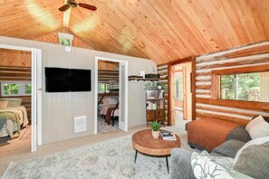 3 habitaciones, tabla de planchar con plancha, wifi y ropa de cama