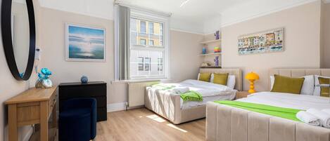 4 bedrooms, iron/ironing board, WiFi, bed sheets