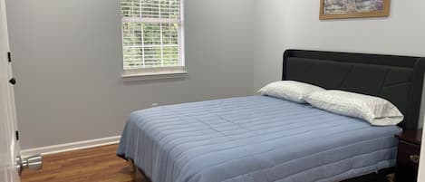 3 chambres, fer et planche à repasser, Wi-Fi, draps fournis