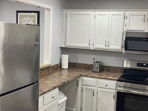 Microondas, horno, placa de cocina, lavavajillas