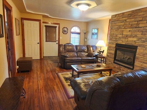 Spacious 5-bedroom house just 2 blocks from downtown Cody