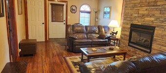 Spacious 5-bedroom house just 2 blocks from downtown Cody