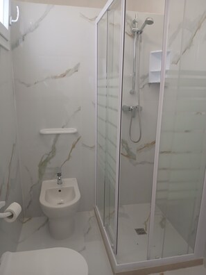 Hair dryer, towels, soap, toilet paper - The Particle (Corsano)