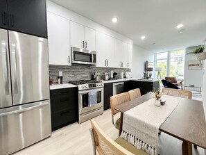 Mikrowelle, Ofen, Herdplatte, Geschirrspüler