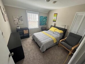 3 bedrooms, iron/ironing board, WiFi, bed sheets